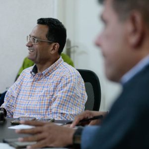 Vicepresidente Sectorial de Obras públicas y Servicios, MG Néstor Luis Reverol con empresas fabricantes de tanques (7)