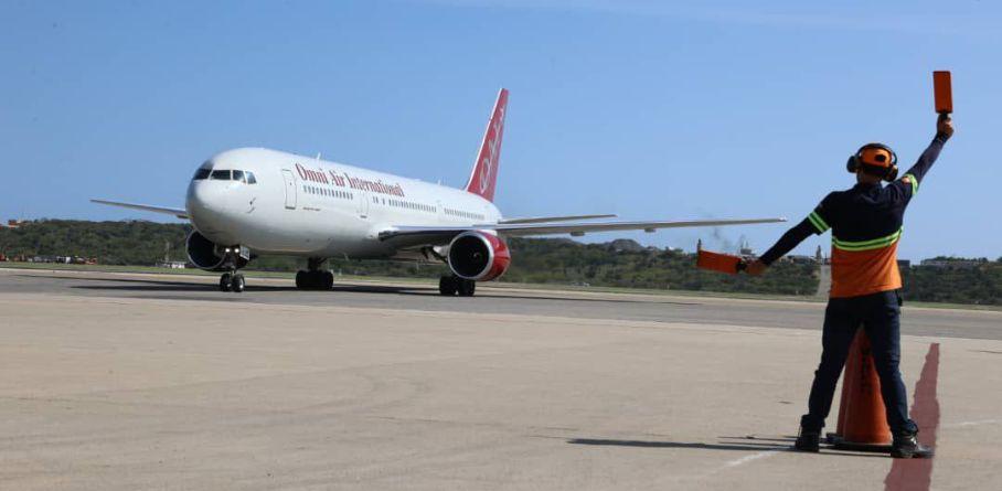 ARRIBARON AL PAÍS 135 MIGRANTES VENEZOLANOS DESDE EEUU