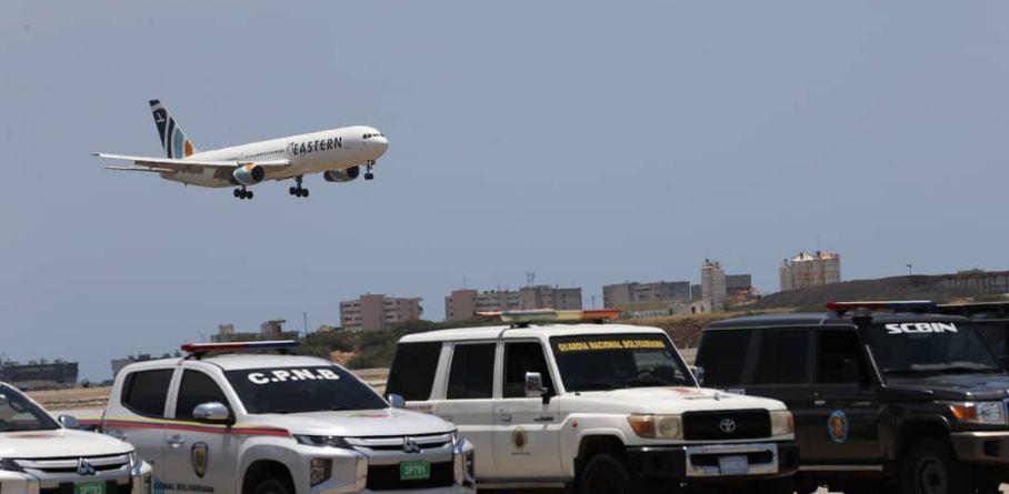 ENTRE RISAS Y ABRAZOS MARCAN LA LLEGADA DEL VUELO 58 CON 110 MIGRANTES VENEZOLANOS REPATRIADOS DESDE EEUU