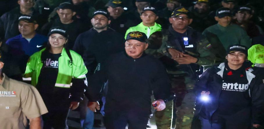 VICEPRESIDENTE DIOSDADO CABELLO LIDERA CAMINATA NOCTURNA DE 7 KM EN PARROQUIA MACARAO DE CARACAS (+FOTOS)