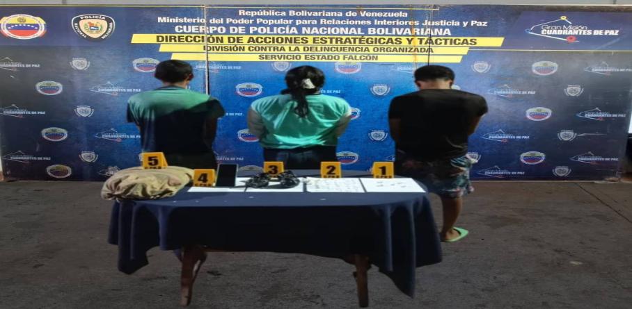 PNB APREHENDE A TRES CIUDADANOS POR PRESUNTO MICROTRÁFICO DE SUSTANCIAS ILÍCITAS