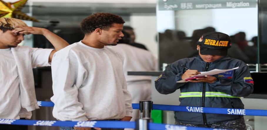 REENCUENTRO Y DIGNIDAD: MIGRANTES VENEZOLANOS REGRESAN DESDE EEUU, CON APOYO DEL ESTADO