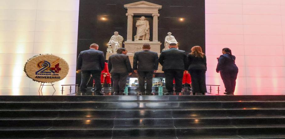 CICPC RINDIÓ HONORES AL PADRE DE LA PATRIA CON UNA OFRENDA FLORAL