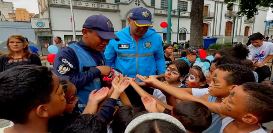 POLICÍA COMUNAL ACOMPAÑA LA ENTREGA DE PROYECTOS COMUNITARIOS EN CARACAS