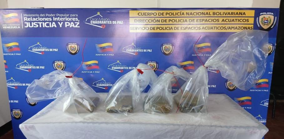 Imagen de FUNCIONARIOS DEL SERVICIO DE ESPACIOS ACUÁTICOS DEL CPNB INCAUTAN 4,3 KG DE MARIHUANA EN AMAZONAS