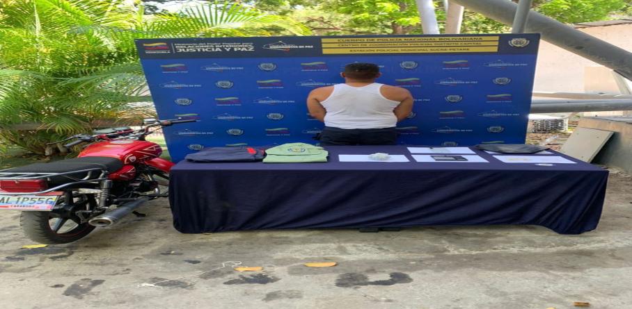 Imagen de PNB CAPTURA EN PETARE A FALSO POLICÍA CON SUSTANCIAS ESTUPEFACIENTES