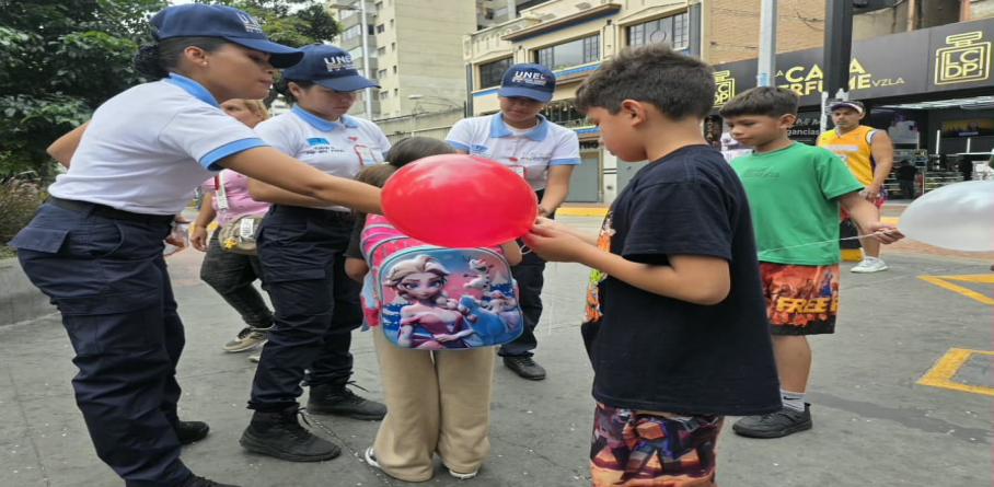 Imagen de ESTUDIANTES UNES GARANTIZAN PAZ EN PARQUES CARAQUEÑOS DURANTE CARNAVALES