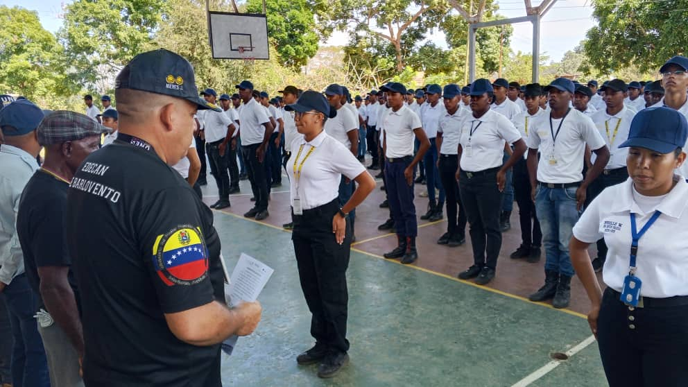 MIL 086 ESTUDIANTES FUERON JURAMENTADOS EN LA UNES DE BARLOVENTO
