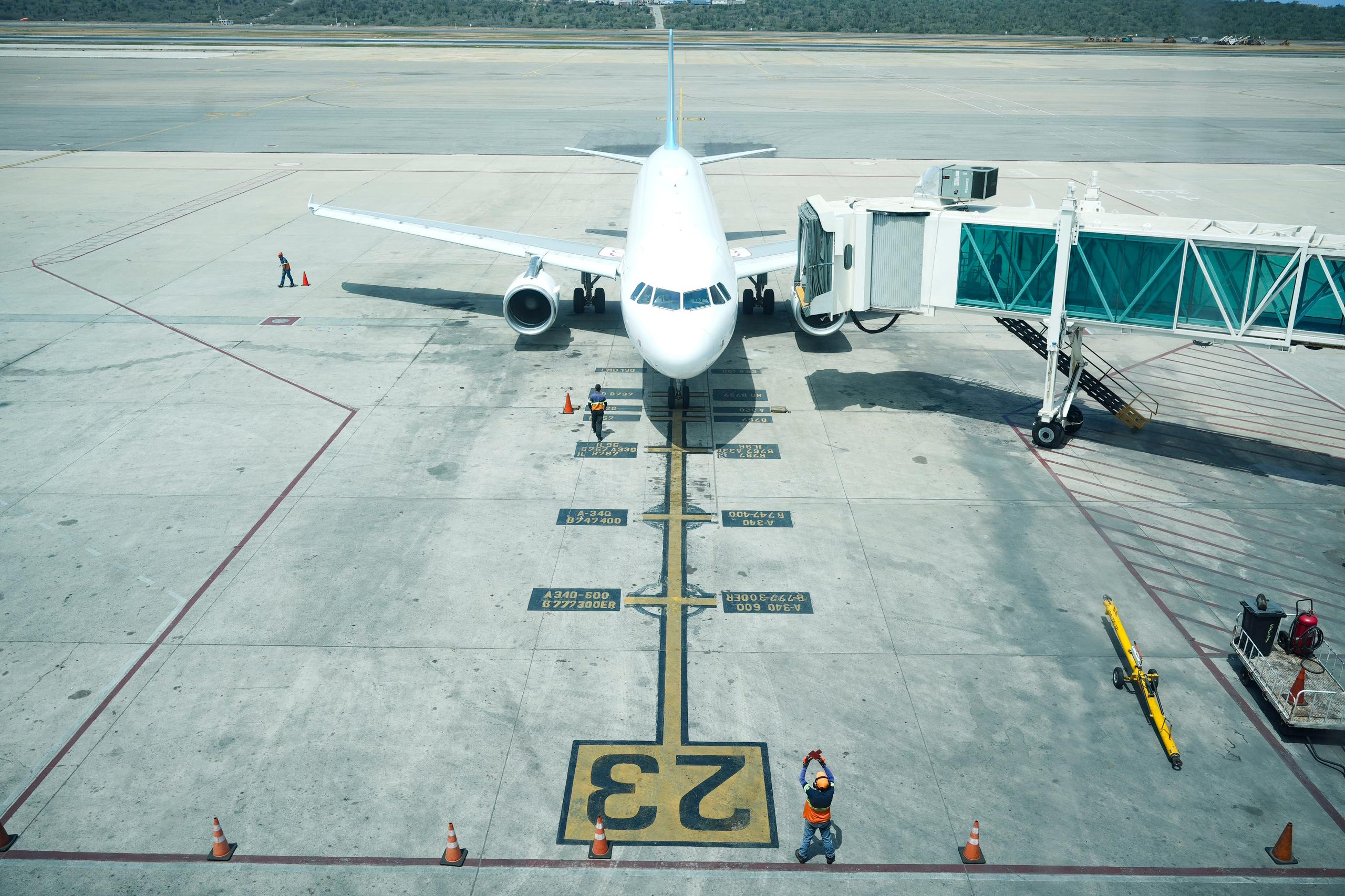 Imagen de ATENCIÓN INTEGRAL Y SEGURIDAD CIUDADANA RECIBEN REPATRIADOS DEL VUELO Nº 119 DE VUELTA A LA PATRIA