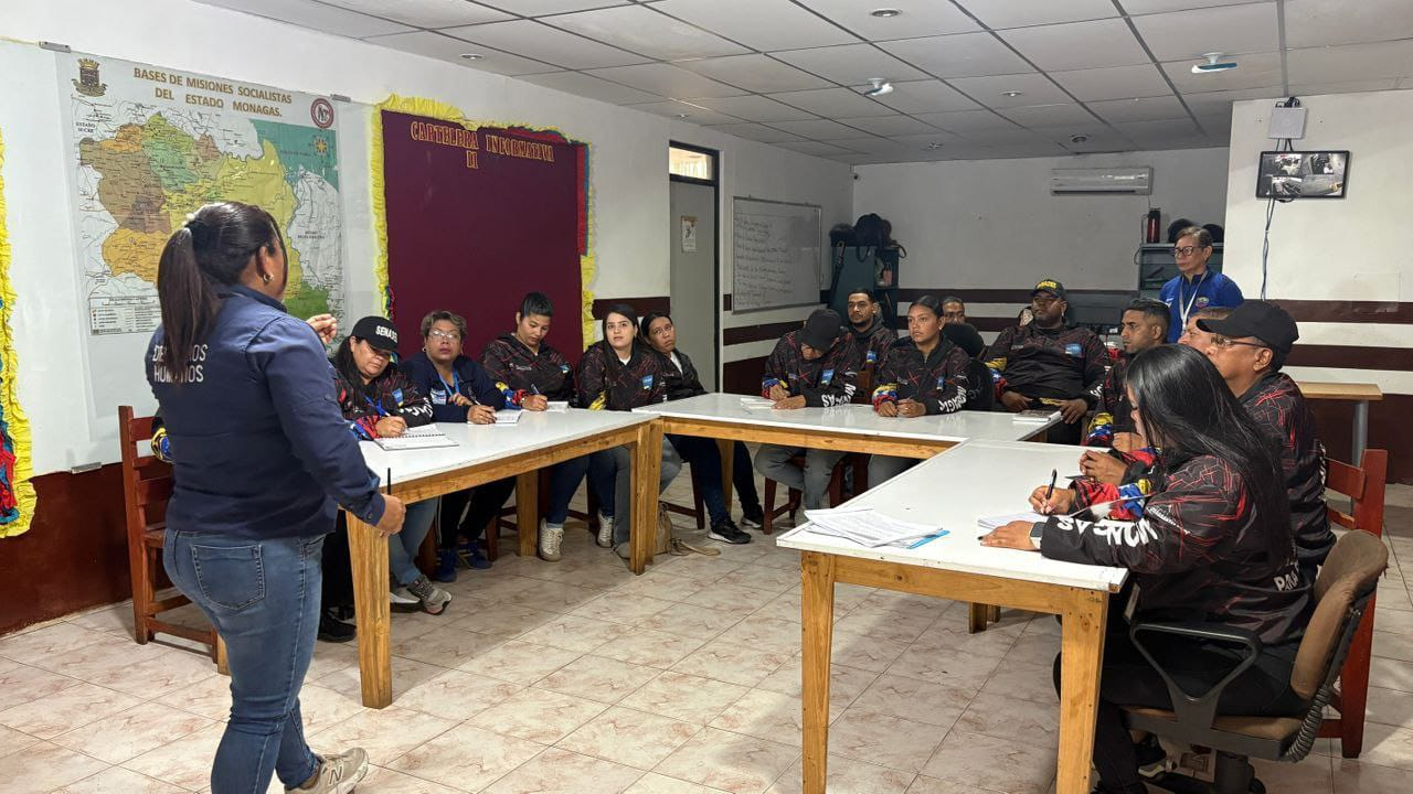 Imagen de MONAGAS// FUNCIONARIOS DEL SENADES RECIBIERON TALLER FORMATIVO POR PARTE DE LA DGDDHH