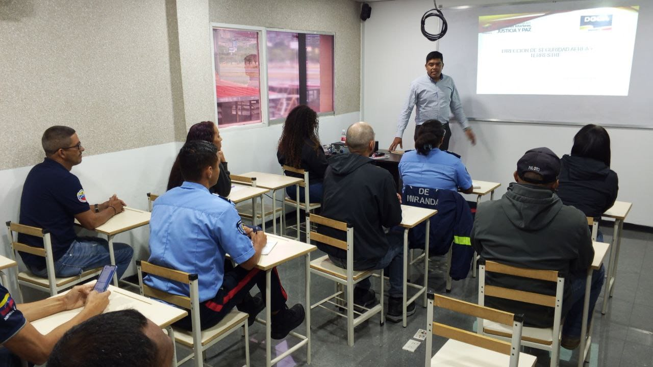 DGOA FORTALECE CONOCIMIENTOS EN SEGURIDAD AÉREA Y TERRESTRE PARA OPTIMIZAR OPERACIONES DE SEGURIDAD CIUDADANA