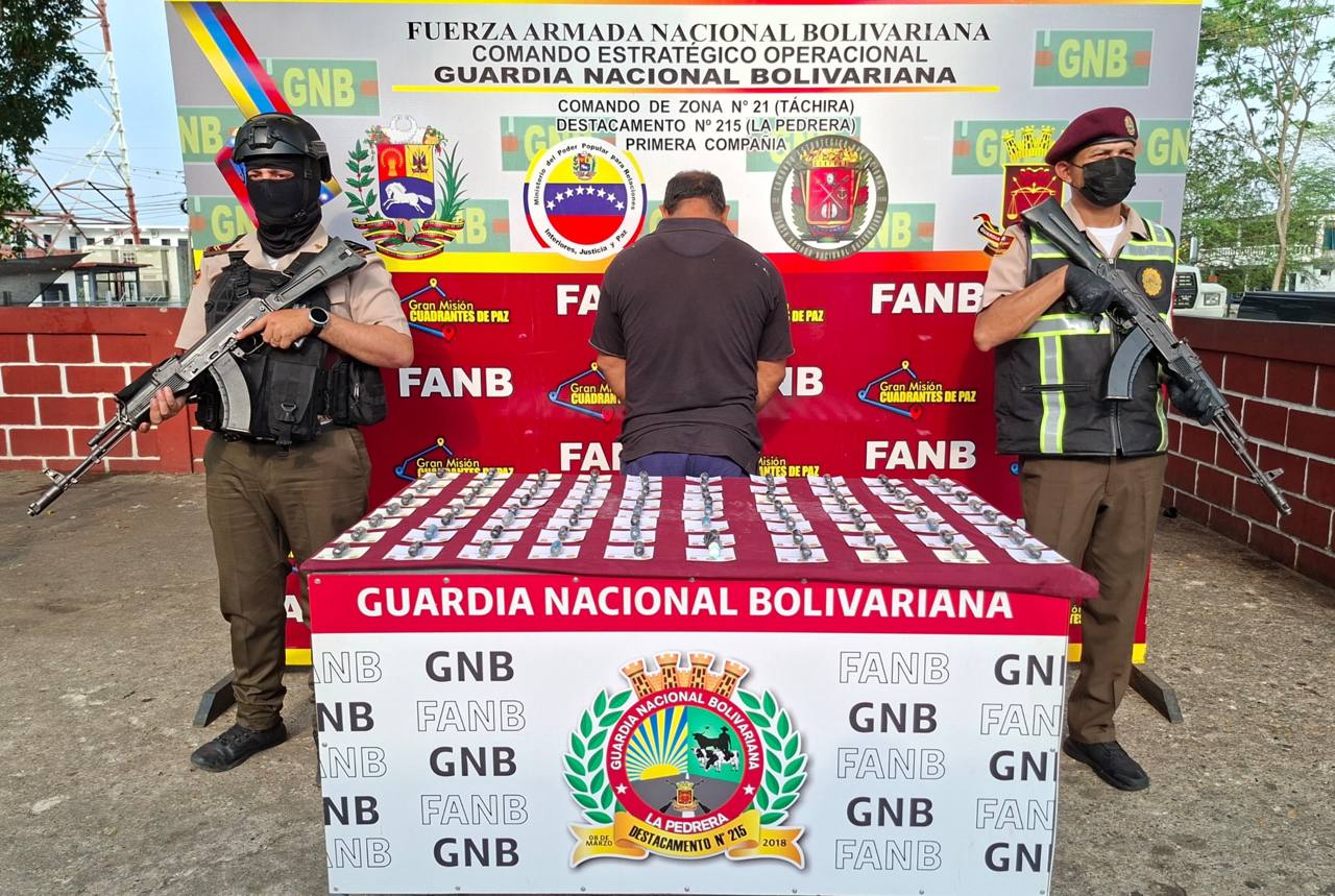 Imagen de FUNCIONARIOS DE LA FANB DECOMISARON 80 DEDILES DE COCAÍNA EN SAN CRISTÓBAL