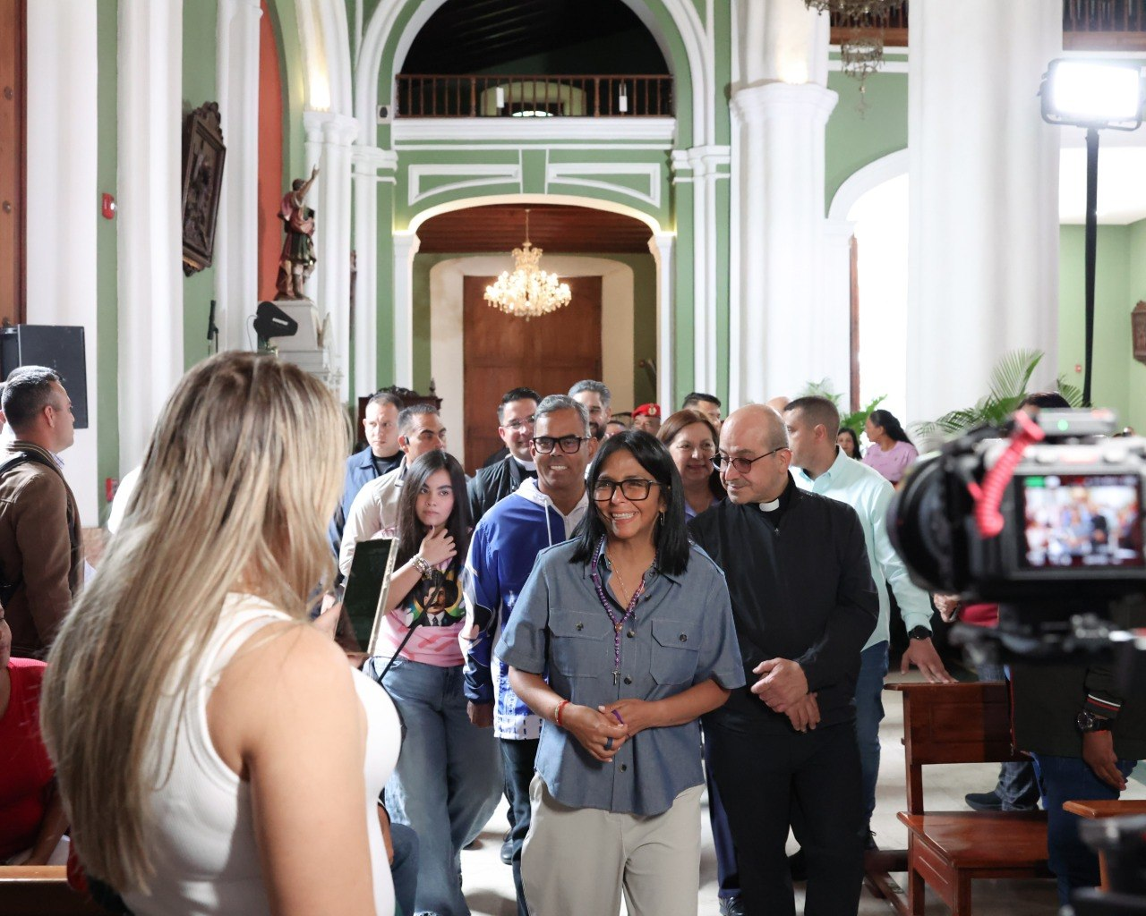 PRESIDENTA (E) DELCY RODRÍGUEZ DA INICIO A LA SEMANA SANTA CON UN LLAMADO A LA RECONCILIACIÓN Y LA PAZ NACIONAL