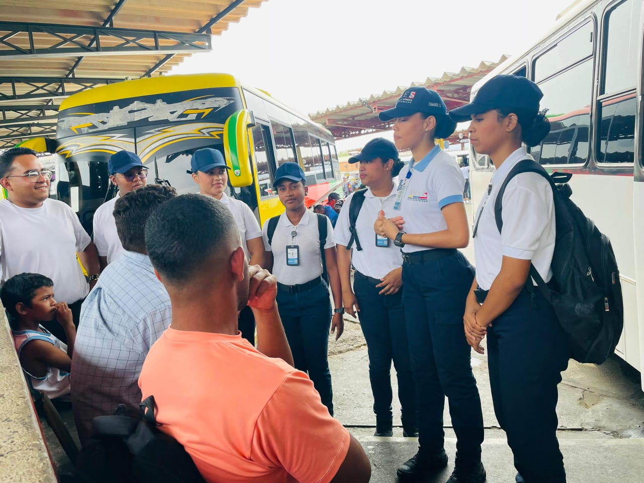 ESTUDIANTES DE LA UNES PARTICIPAN EN EL DISPOSITIVO SEMANA SANTA SEGURA 2026