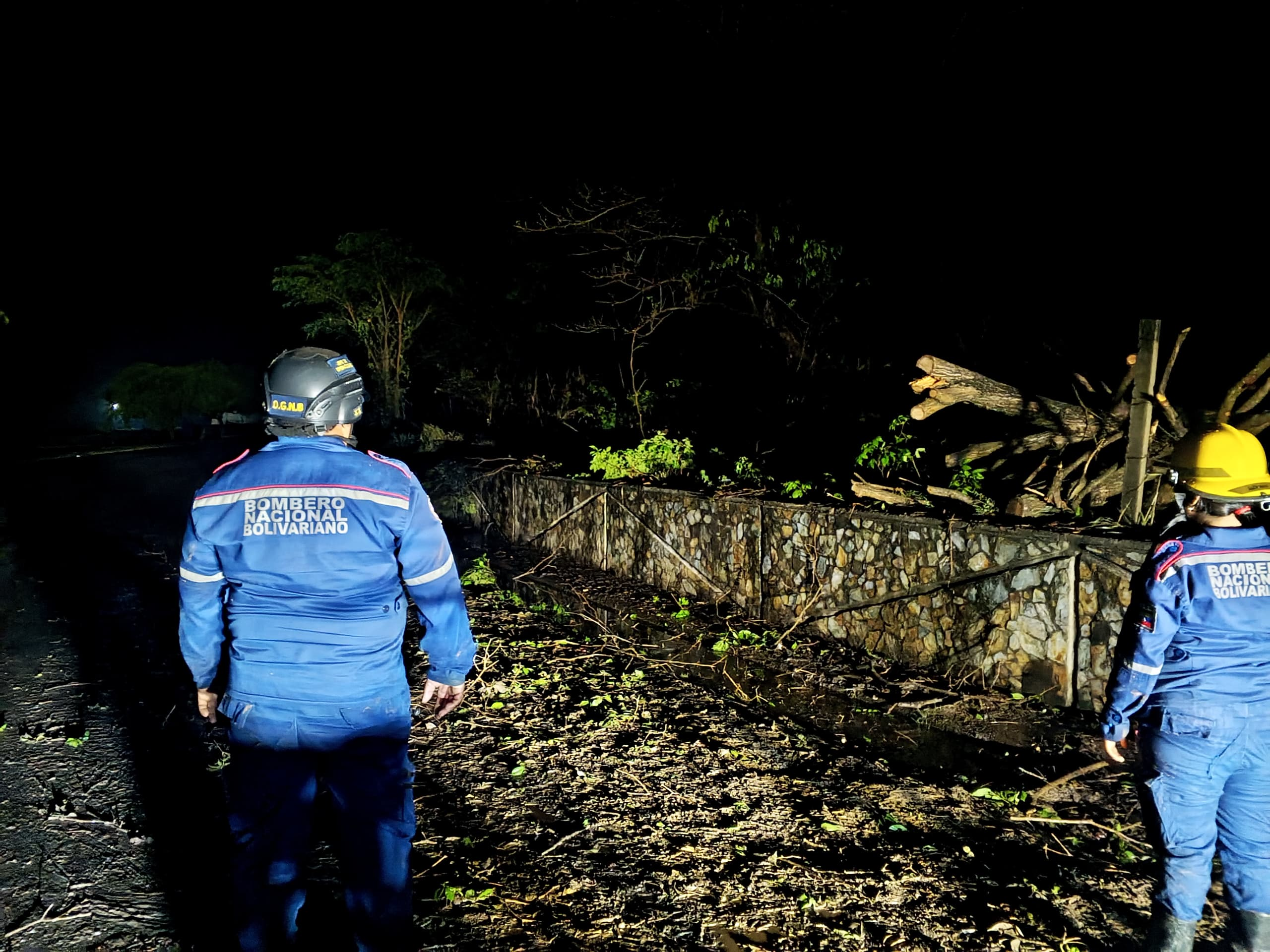BOMBEROS DE MACHIQUES DE PERIJÁ ACTIVAN DESPLIEGUE OPERATIVO TRAS INTENSAS LLUVIAS