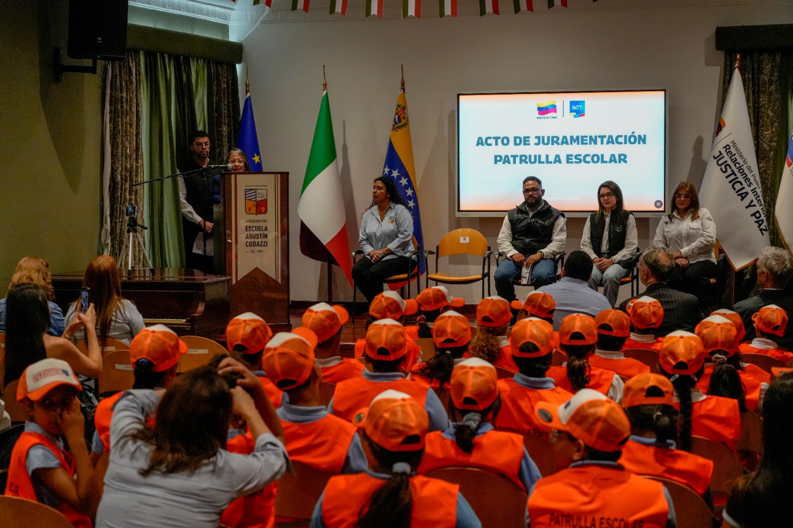 INTT JURAMENTA PATRULLA ESCOLAR DE LA U.E. AGUSTÍN CODAZZI EN CARACAS PARA PROMOVER LA SEGURIDAD VIAL