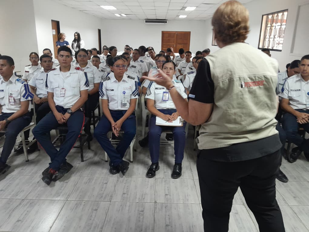 ESTUDIANTES DE LA UNES PROMUEVEN LA PREVENCIÓN DE  ITS Y VIH EN LOS JÓVENES