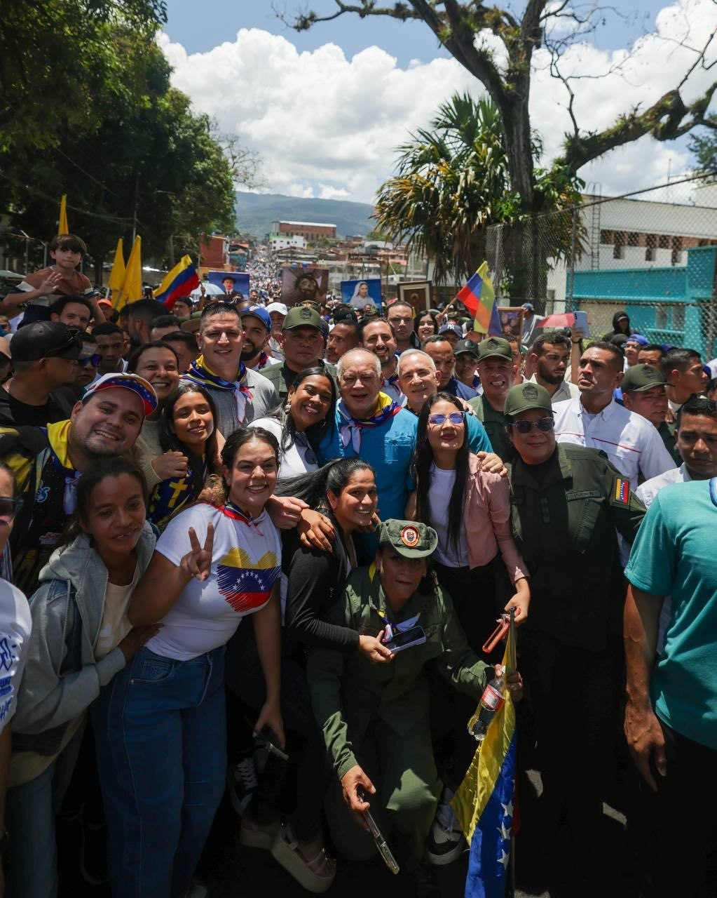VICEPRESIDENTE SECTORIAL DIOSDADO CABELLO APUESTA POR LA PAZ Y LA FE DEL PUEBLO