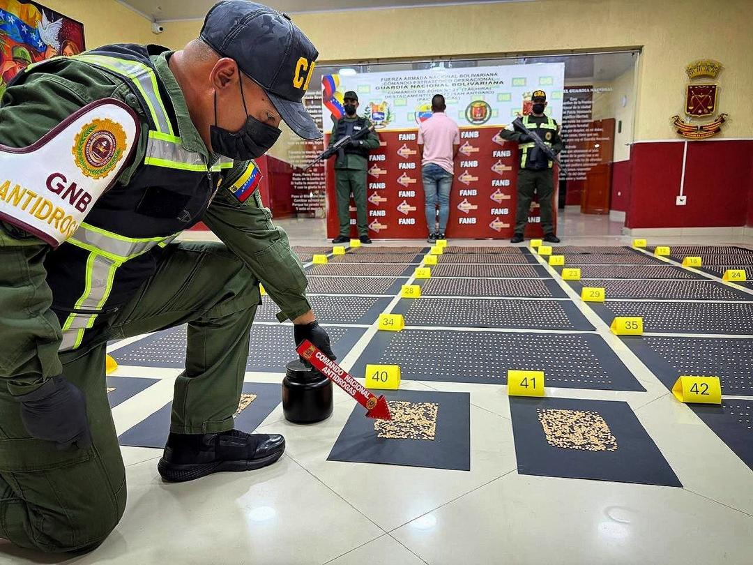 Imagen de GNB INCAUTA MÁS DE 21 MIL PASTILLAS DE COCAÍNA EN EL PAC "PERACAL"