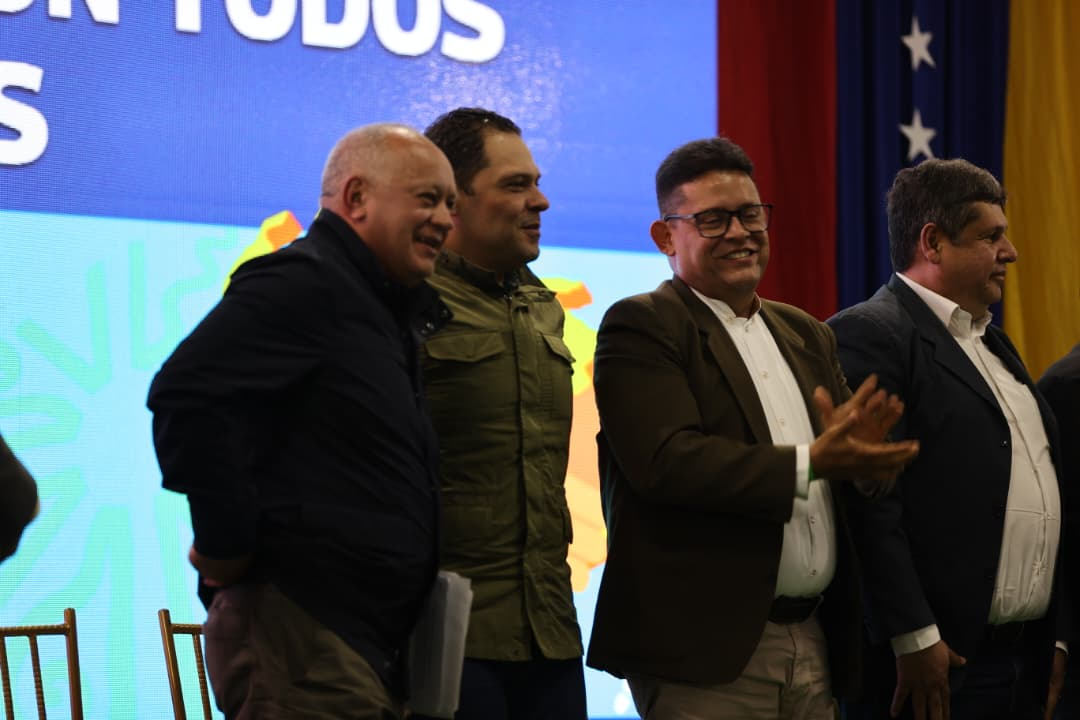 Imagen de MÉRIDA CONSOLIDA FRENTE UNITARIO: GREMIOS, IGLESIA Y AUTORIDADES EXIGEN CESE DE SANCIONES PARA IMPULSAR LA ECONOMÍA REGIONAL