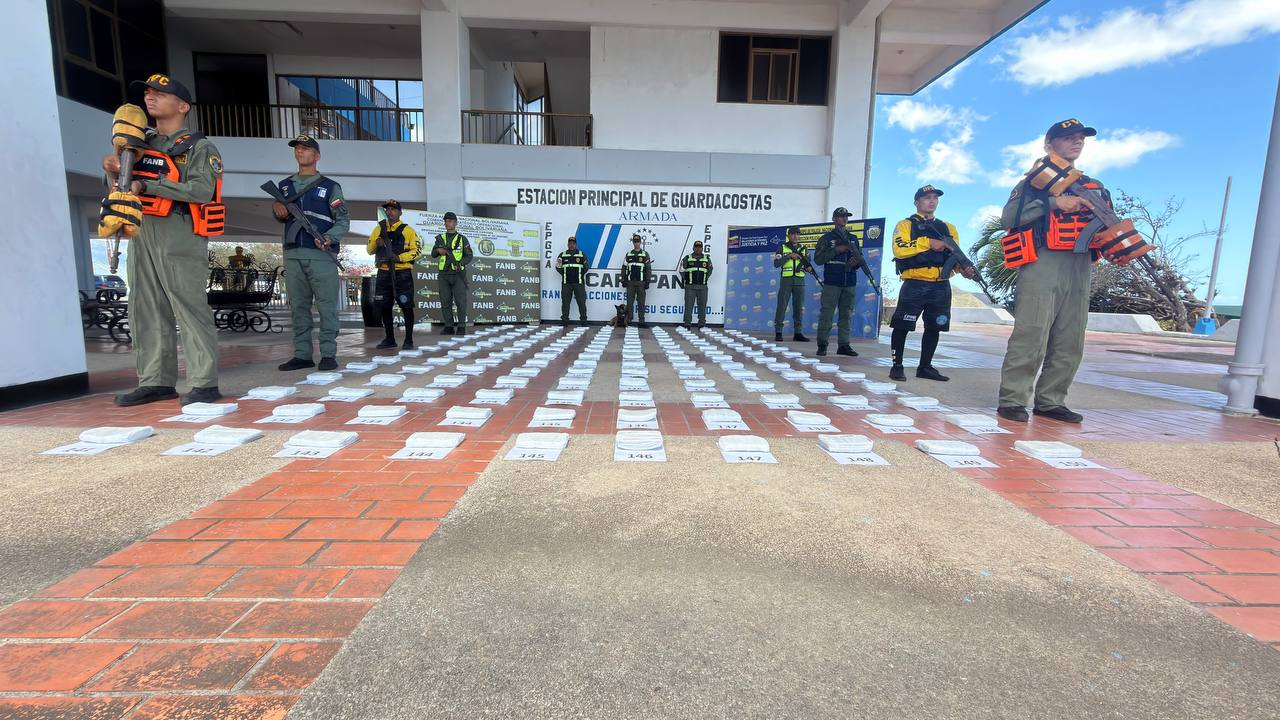 AUTORIDADES INCAUTAN 150 PAQUETES DE PRESUNTA MARIHUANA EN LAS COSTAS DEL ESTADO SUCRE