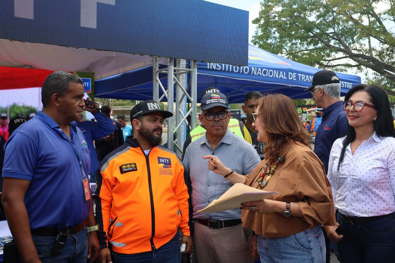 INTT PRESTA SERVICIOS DE TRÁMITES PARA EL TRANSPORTE PÚBLICO EN GRAN FERIA EN EL POLIEDRO DE CARACAS