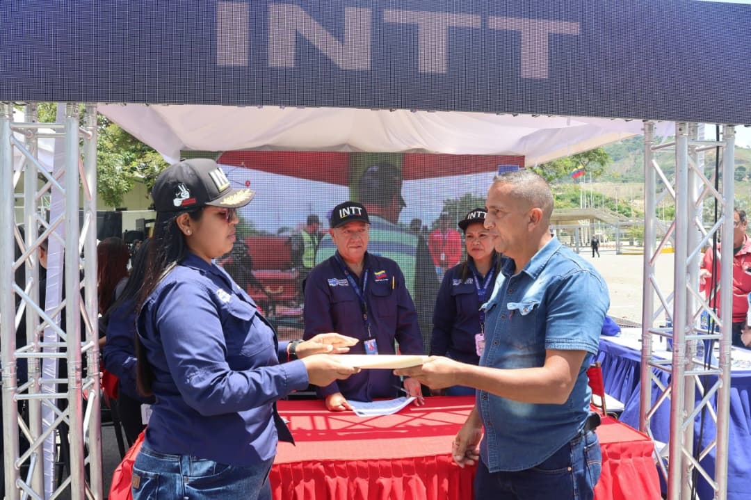 Imagen de TRANSPORTISTAS AGRADECEN RAPIDEZ Y EFECTIVIDAD EN LA ENTREGA DE PERMISOLOGÍA DEL INTT