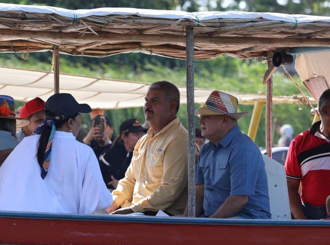 Imagen de GOBERNADOR LUIS CALDERA CONSOLIDA ACCIONES DE BIENESTAR INTEGRAL DURANTE DESPLIEGUE EN LA LAGUNA DE SINAMAICA