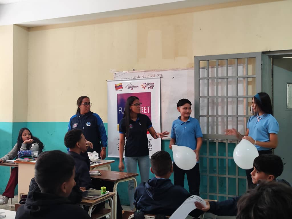FUNDAPRET FORTALECE LA PREVENCIÓN SOBRE PRESIÓN GRUPAL EN ESTUDIANTES DEL COMPLEJO EDUCATIVO “SIMÓN BOLÍVAR”