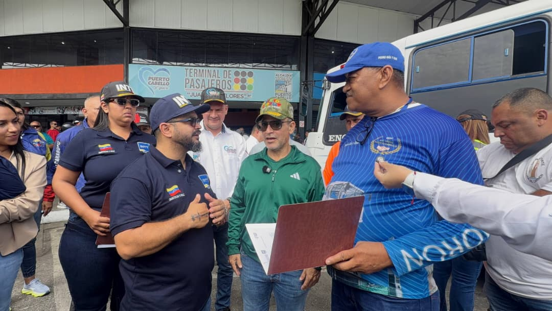 PRESIDENTE DEL INTT ENTREGA CERTIFICACIONES A TRANSPORTISTAS EN INSPECCIÓN AL TERMINAL DE PASAJEROS DE PUERTO CABELLO
