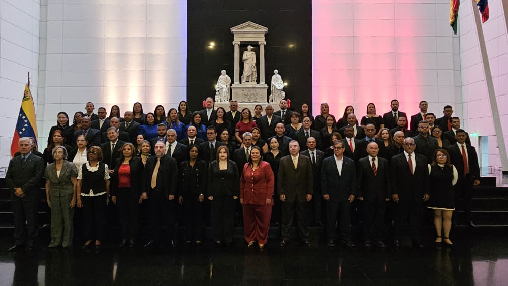 CON OFRENDA FLORAL SENAMECF INICIA ACTIVIDADES CONMEMORATIVAS POR SU XIV ANIVERSARIO