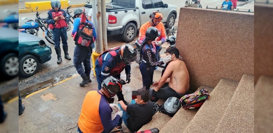 ANZOÁTEGUI\ PROTECCIÓN CIVIL ATENDIÓ ACCIDENTE DE TRÁNSITO EN LA AVENIDA FRANCISCO DE MIRANDA DE EL TIGRE