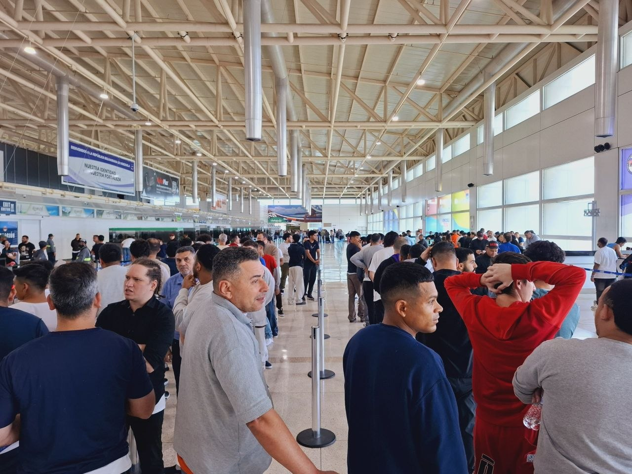 REENCUENTRO CON EL SUELO PATRIO: ARRIBA EL VUELO 157 DE LA GRAN MISIÓN VUELTA A LA PATRIA CON 208 MIGRANTES VENEZOLANOS REPATRIADOS DESDE EEUU