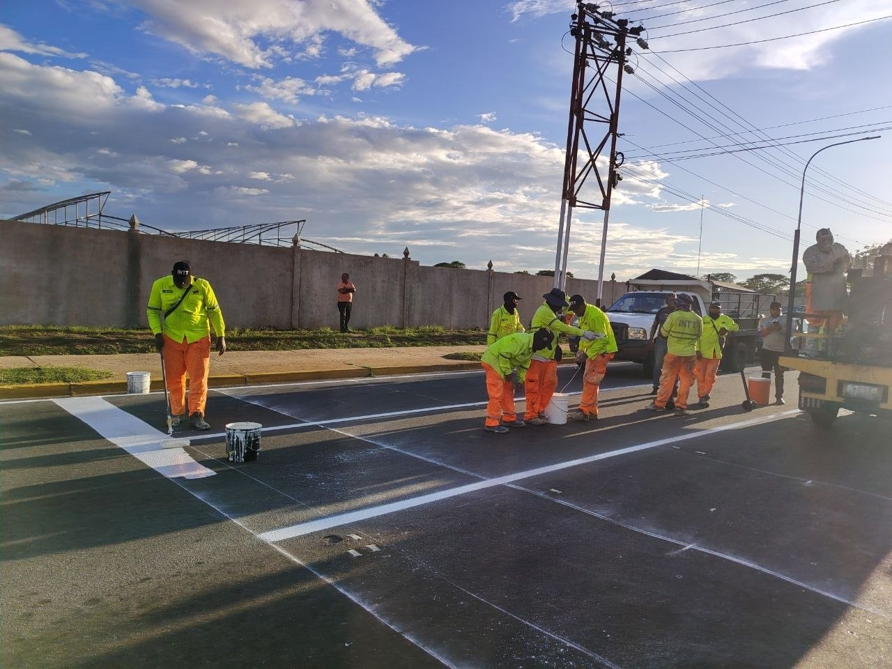 INTT EJECUTA PLAN DE DEMARCACIÓN Y SEÑALIZACIÓN VIAL EN LA AVENIDA CONSTITUCIÓN DE MARACAY