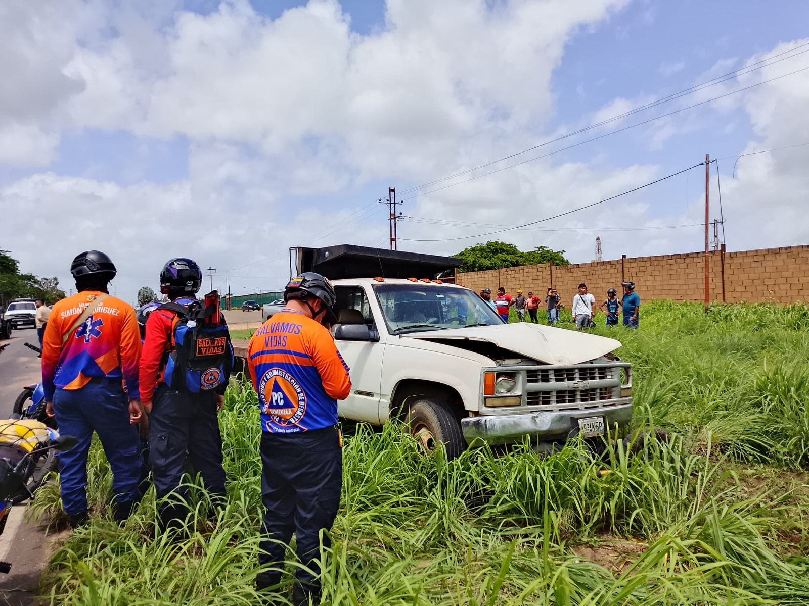 PROTECCIÓN CIVIL ATIENDEN  ACCIDENTE DE TRÁNSITO EN LA VÍA EL TIGRE - PARIAGUÁN