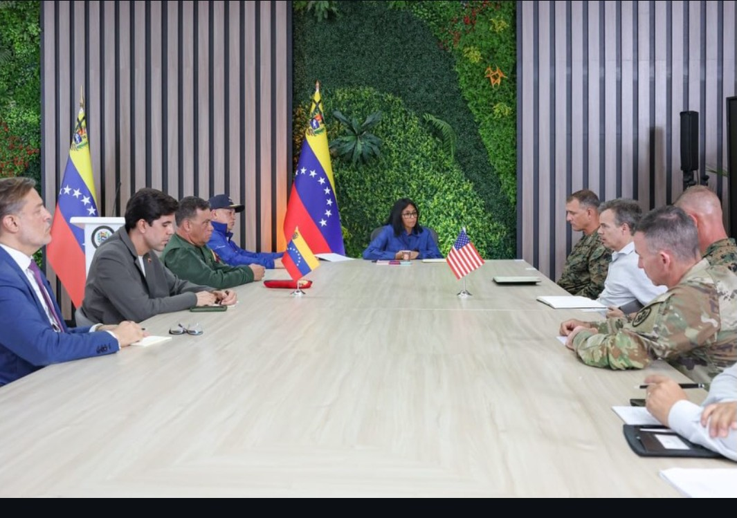 GOBIERNO NACIONAL Y AUTORIDADES ESTADOUNIDENSES COORDINAN APOYO LOGÍSTICO TRAS EL TERREMOTO EN LA GUAIRA