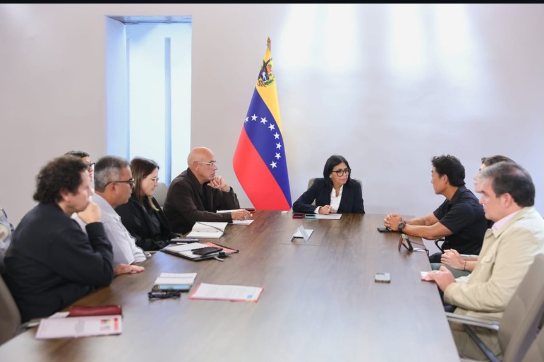 PRESIDENTA (E) DELCY RODRÍGUEZ SE REÚNE CON EL EXPERTO INTERNACIONAL EN INGENIERÍA SÍSMICA HIDEKI MIYAMOTO