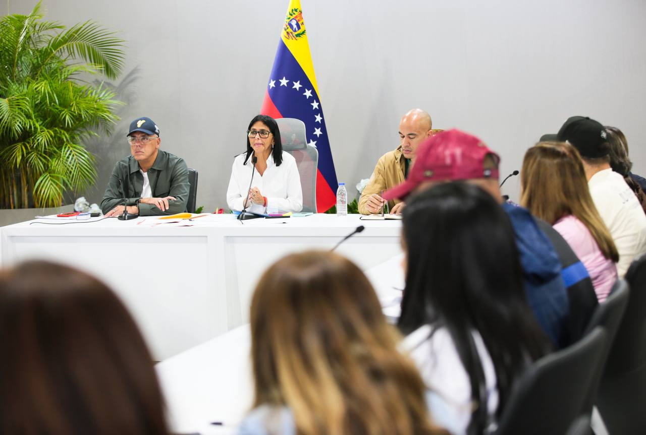PRESIDENTA (E) DELCY RODRÍGUEZ INSTALA ESTADO MAYOR PARA LA CREACIÓN DE CAMPAMENTOS TRANSITORIOS Y LA PLANIFICACIÓN ACELERADA DE PROYECTOS DE VIVIENDA