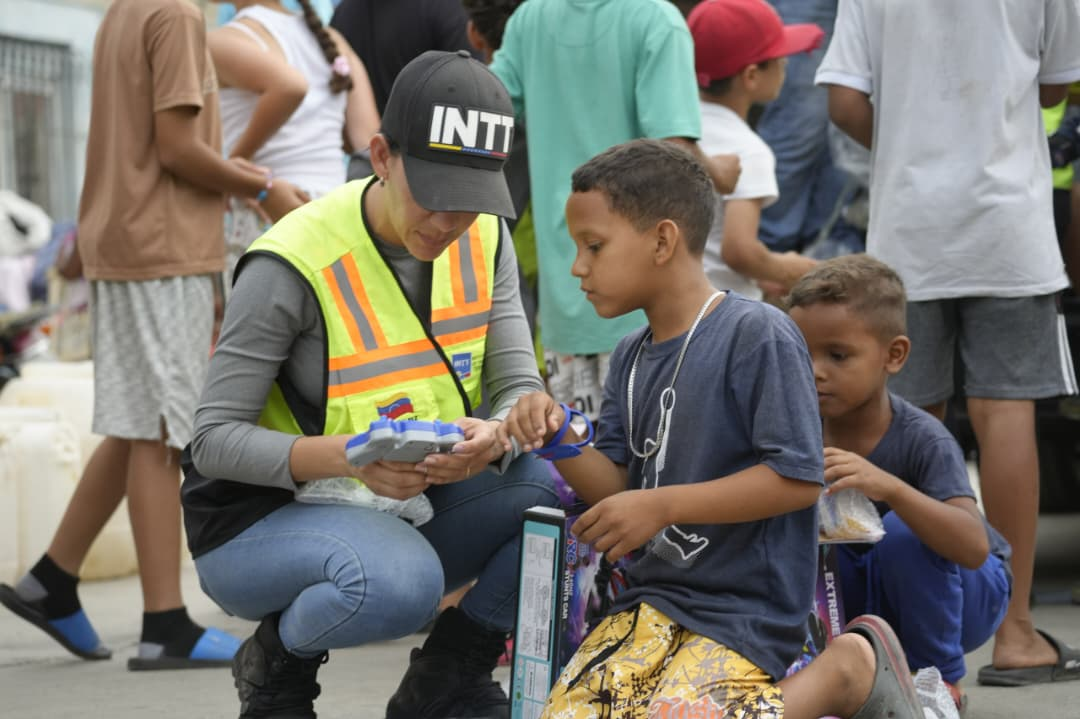 MÁS ALLÁ DE LAS VÍAS| INTT REGALA SONRISAS A NIÑOS AFECTADOS POR SISMOS EN LA GUAIRA