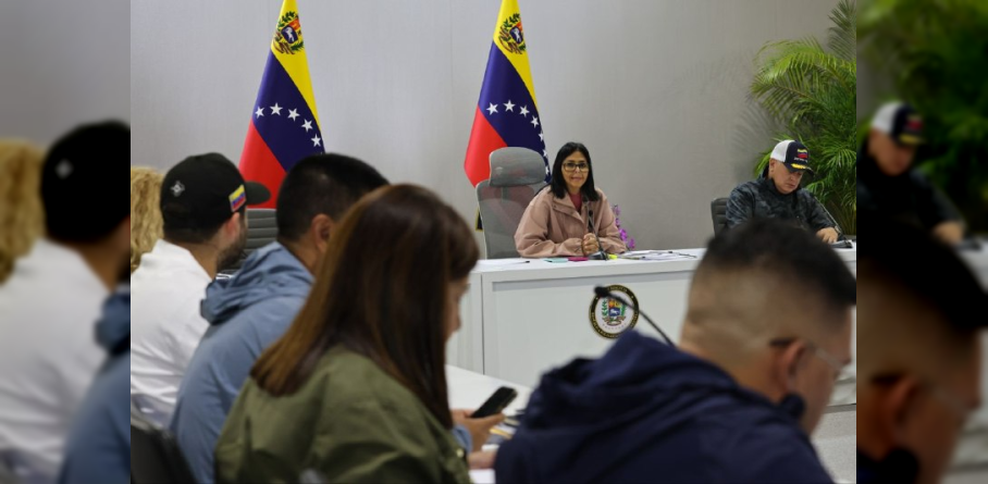 PRESIDENTA (E) DELCY RODRÍGUEZ LIDERA REUNIÓN CON ESTADO MAYOR QUE COORDINA CAMPAMENTOS TRANSITORIOS