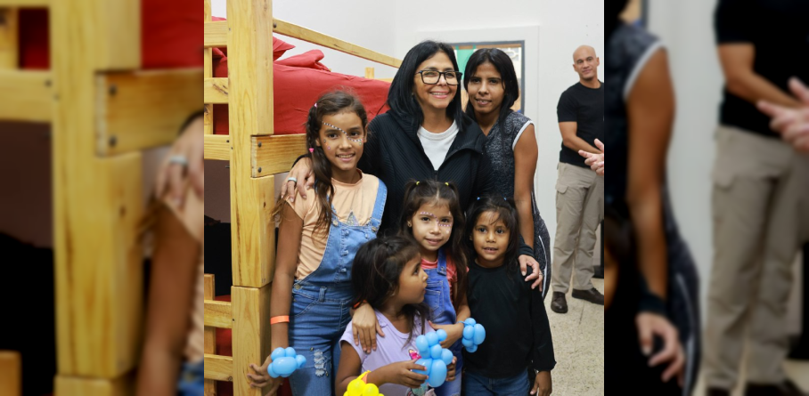 PRESIDENTA (E) DELCY RODRÍGUEZ RECORRE CAMPAMENTO TRANSITORIO GRAN COLOMBIA EN CARACAS