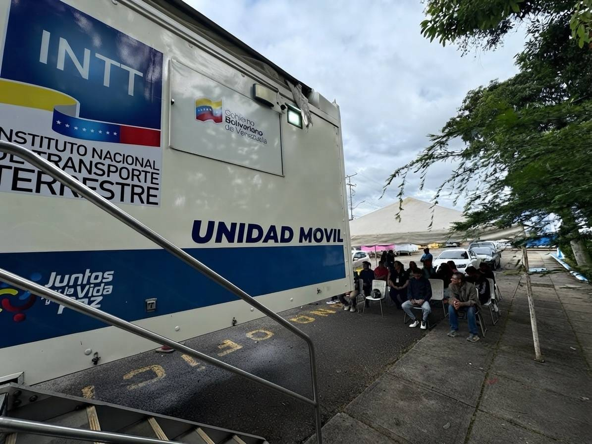 INTT DESPLIEGA UNIDAD MÓVIL PARA TRÁMITES VEHICULARES EN LA GUAIRA