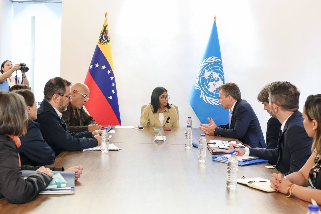 PRESIDENTA (E) DELCY RODRÍGUEZ SOSTIENE REUNIÓN CON SUBSECRETARIO GENERAL DE LA ONU TOM FLETCHER PARA COORDINAR Y REVISAR ACCIONES DE RESPUESTA TRAS S
