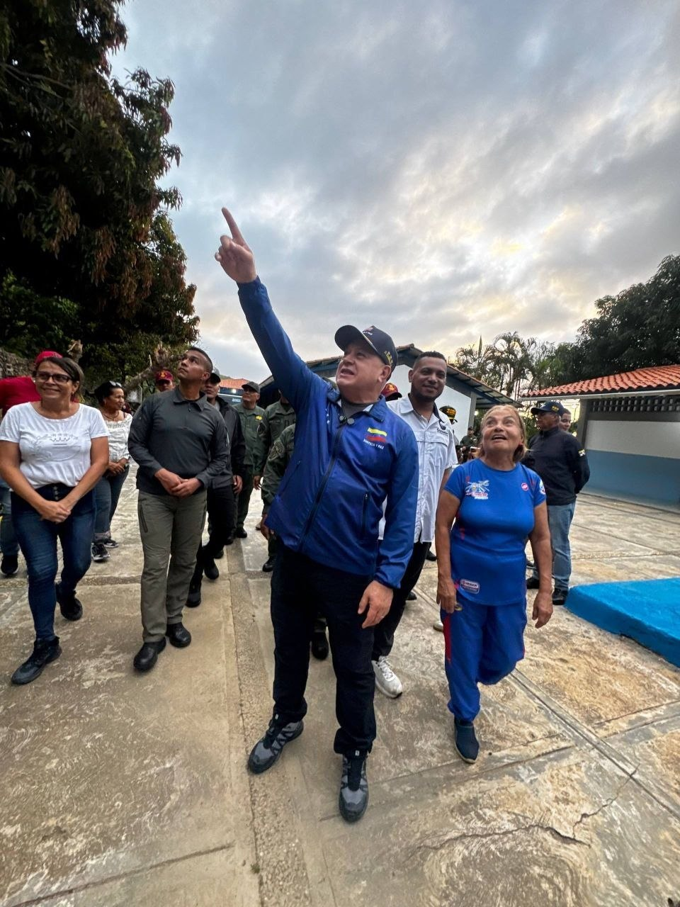 VICEPRESIDENTE DIOSDADO CABELLO VERIFICA  OPERATIVIDAD DE CAMPAMENTOS TRANSITORIOS PARA FAMILIAS AFECTADAS POR LOS SISMOS EN LA GUAIRA