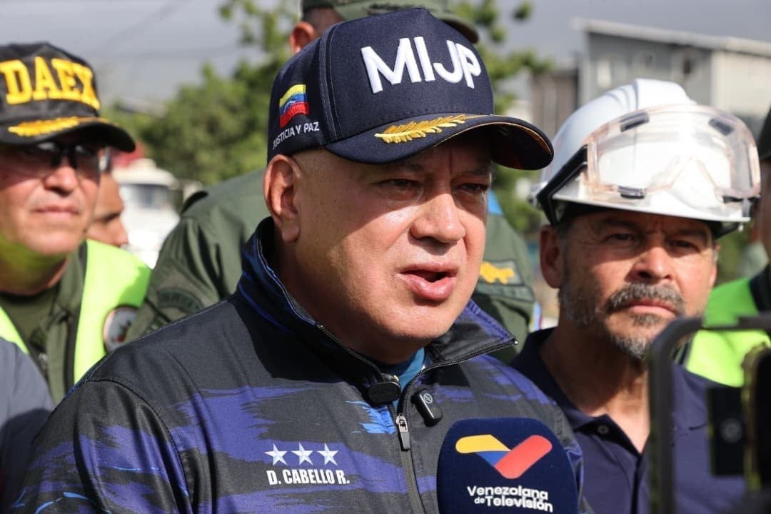 DIOSDADO CABELLO SUPERVISA PRIMERA DEMOLICIÓN CONTROLADA DE EDIFICACIONES EN LA GUAIRA PARA REANUDAR BÚSQUEDA DE VÍCTIMAS
