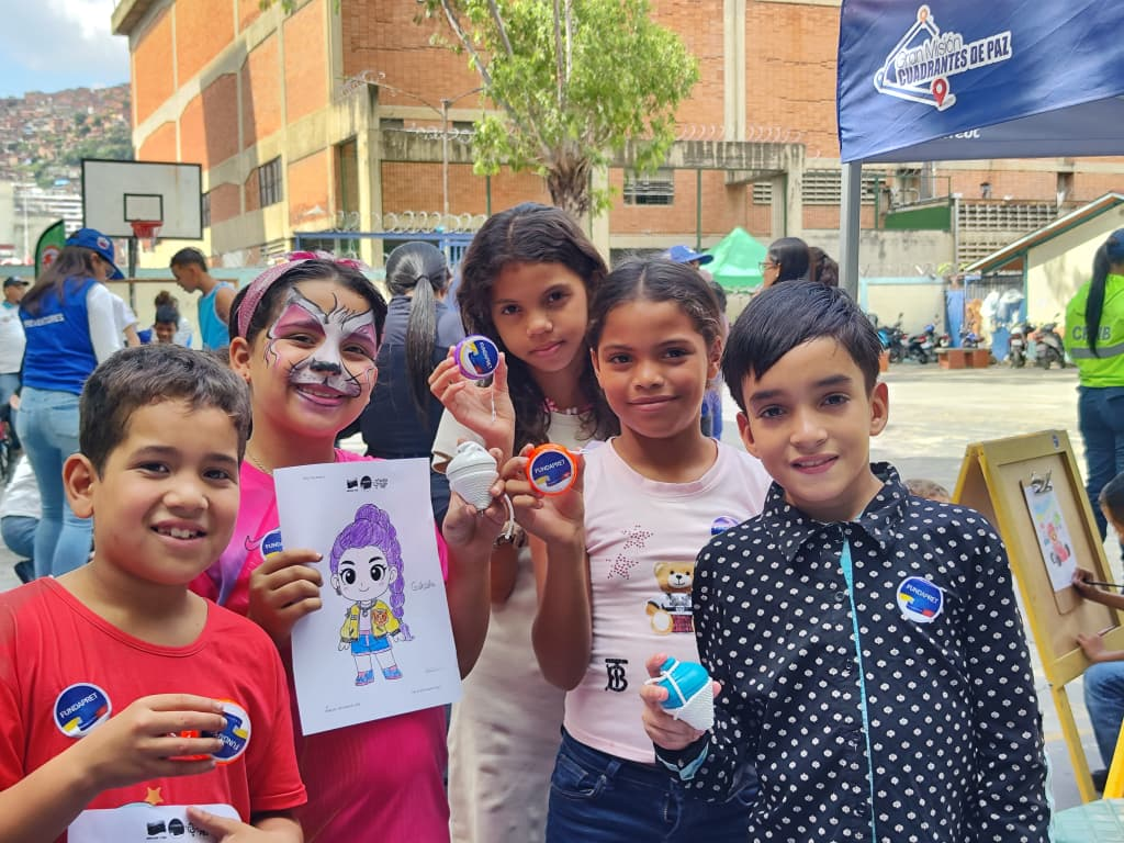 Imagen de FUNDAPRET Y EL FRENTE PREVENTIVO LLEVAN COLOR, RISAS Y ALEGRÍA PREVENTIVA AL CAMPAMENTO TRANSITORIO DE SAN JUAN