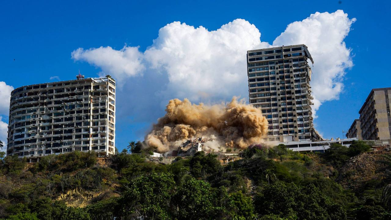 LA GUAIRA/ DIOSDADO CABELLO SUPERVISA DEMOLICIÓN CONTROLADA DEL EDIFICIO SAMANTA