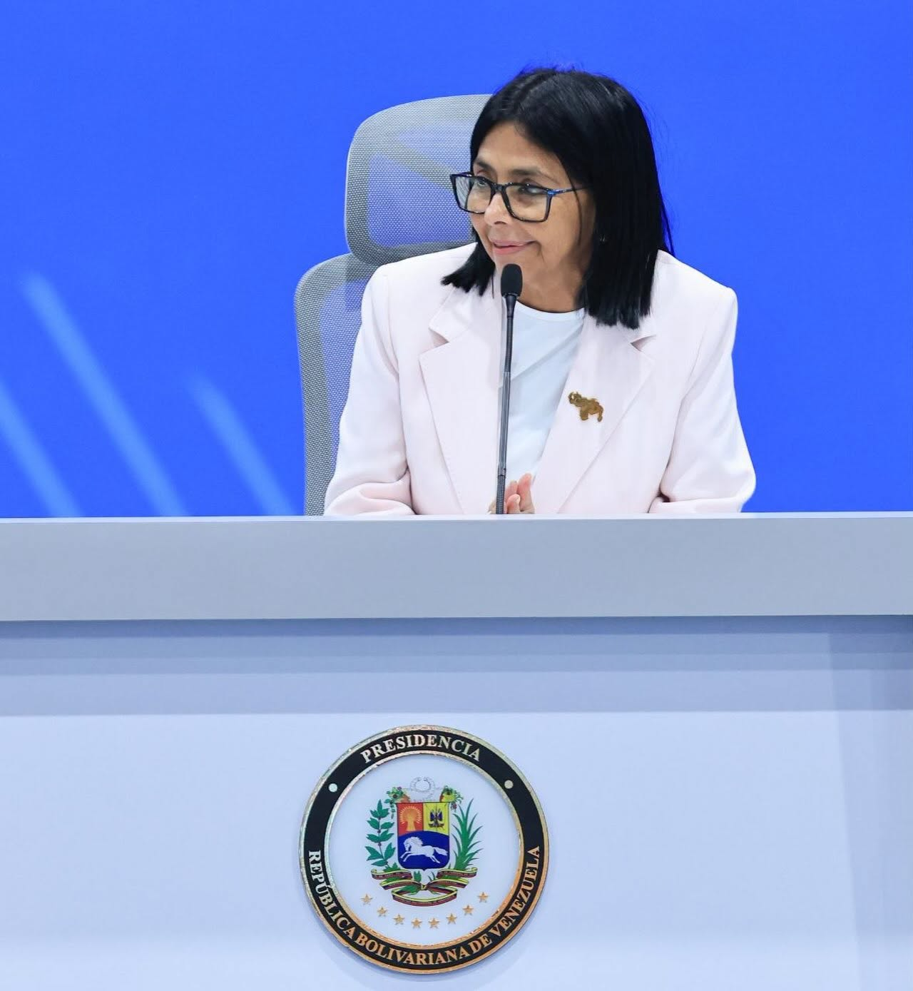 PRESIDENTA (E) RECHAZÓ SANCIONES Y AFIRMÓ QUE PRODUCCIÓN PETROLERA SE MANTIENE PESE AL MOVIMIENTO TELÚRICO EN EL PAÍS