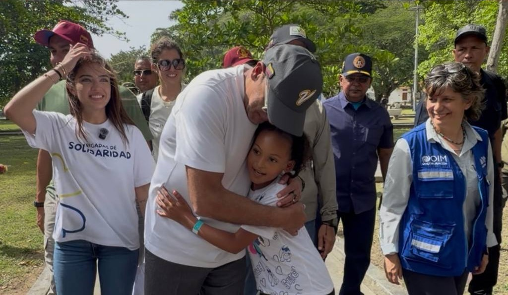 EL PRESIDENTE DE LA AN SUPERVISA ESPACIOS PARA FAMILIAS AFECTADAS POR SISMOS EN LA GUAIRA