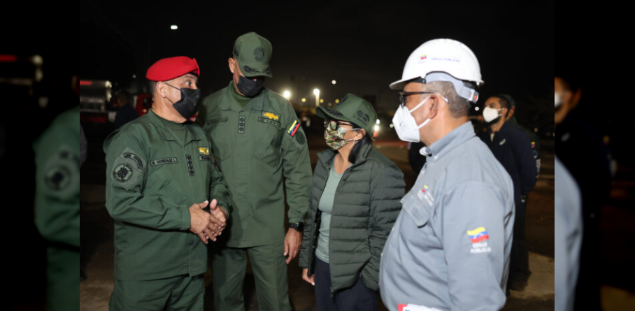 DELCY RODRÍGUEZ RESPALDÓ EN PLENA MADRUGADA A LOS TRABAJADORES QUE RECUPERAN LA GUAIRA